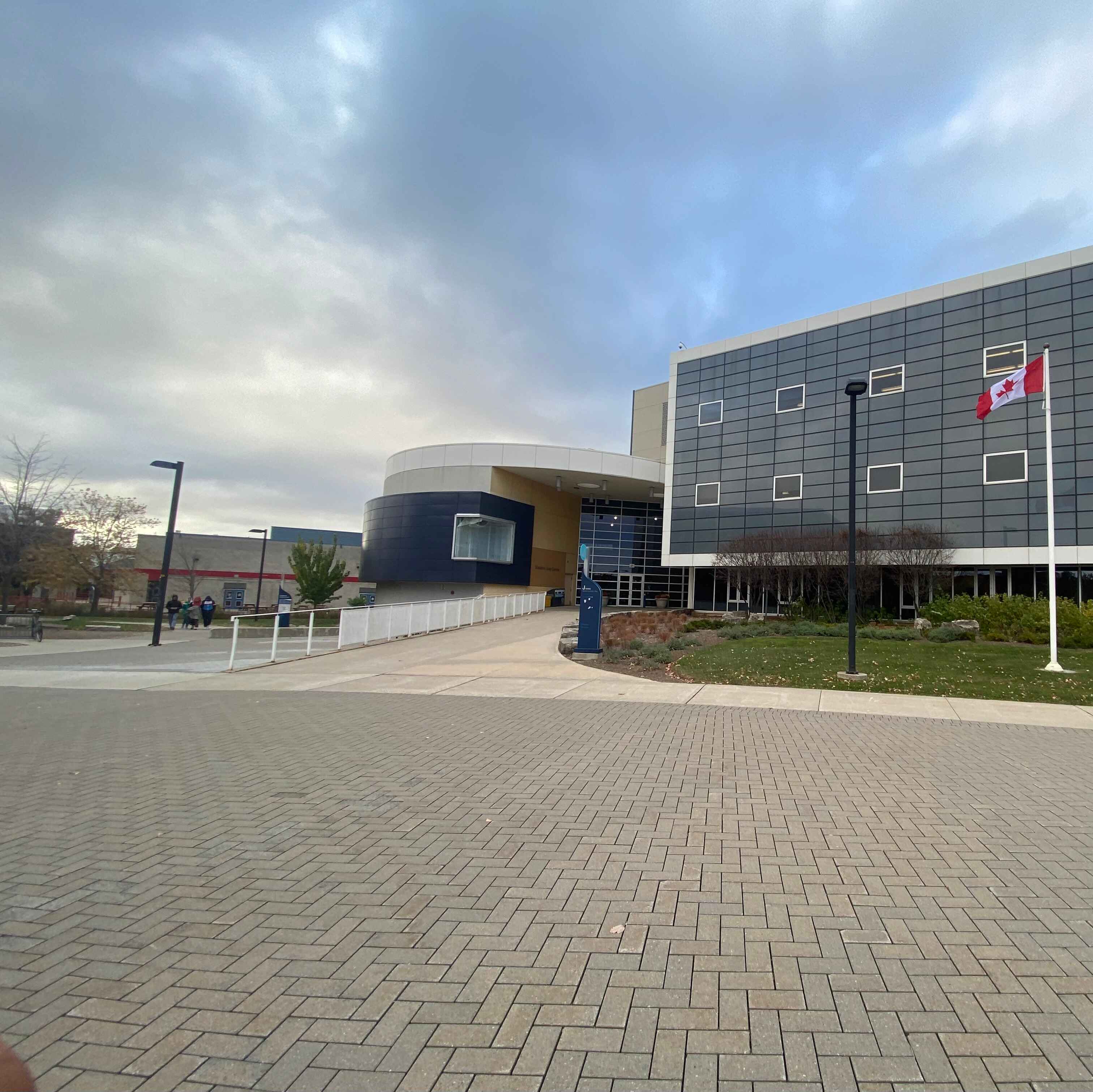 Sheridan College - Trafalgar Road Campus J Wing Building <div class='container'><iframe class='responsive-iframe' src='https://www.youtube.com/embed/tgbNymZ7vqY'></iframe></div>